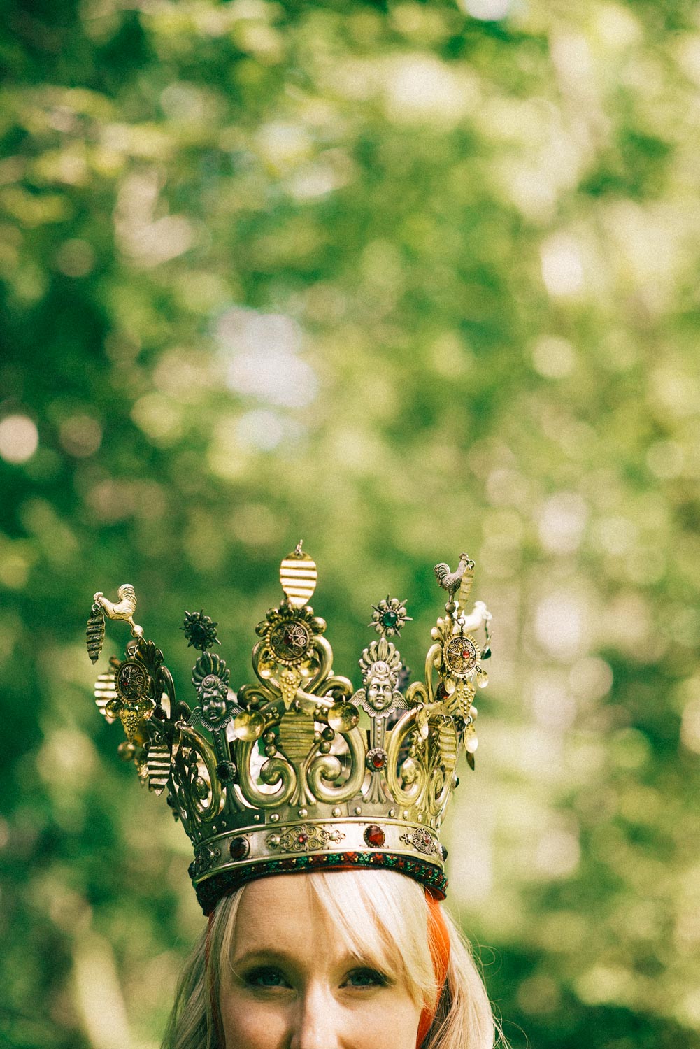 brud med hardangerkrone